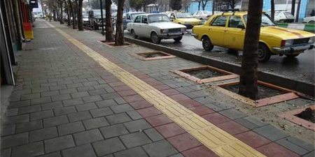 پارک کردن ماشین در پیاده رو